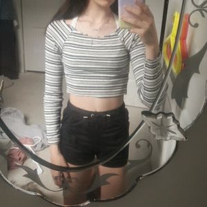 Wide neck cropped long sleeve